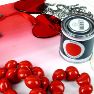 chalk-paint-red-beads-valentine-vintro-kriidivarv