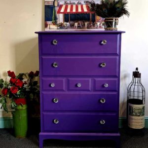 purple-drawers-vintro-kriidivarv