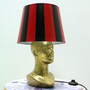 punane-lamp-naine.