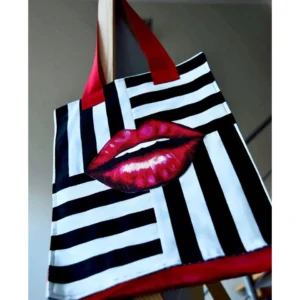 stripes-bag-lips-black-white