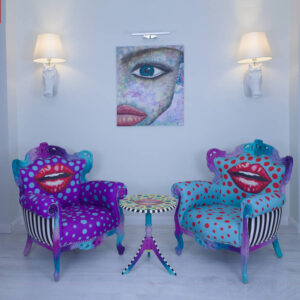 lips-armchair-turquoise-purple