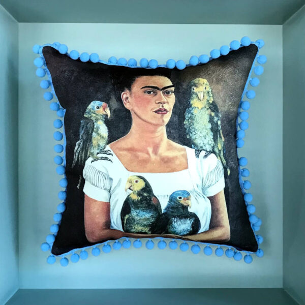 frida-kahlo-and parrots