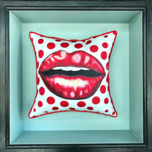 red-lips-cushion