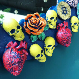 mirror-skull-and-roses
